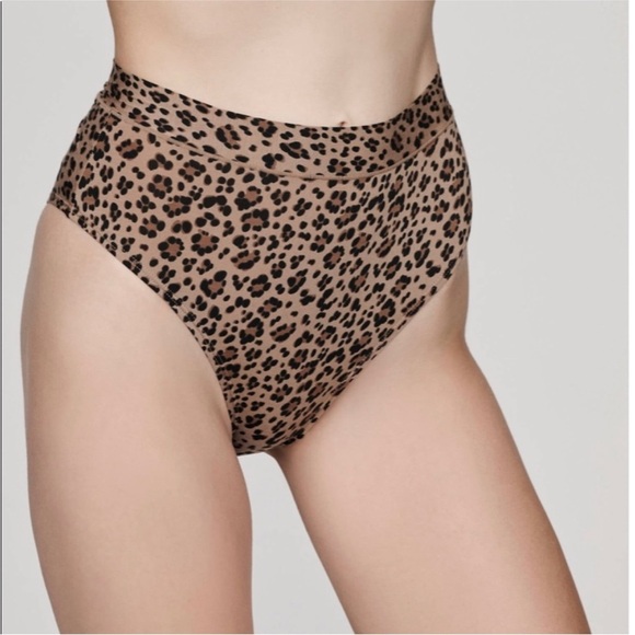 CUUP Plunge Bra Set in Leopard Print - Picture 6 of 12